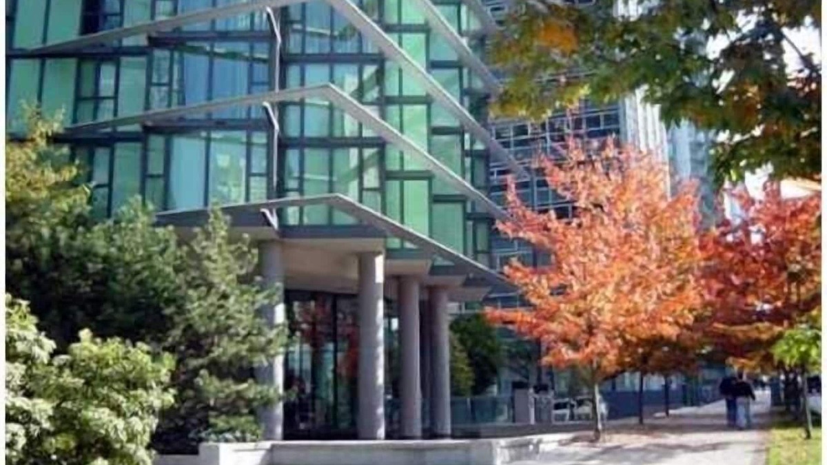 Coal Harbour Apartment | Breathtaking Mountain & Water Views Executive Suite