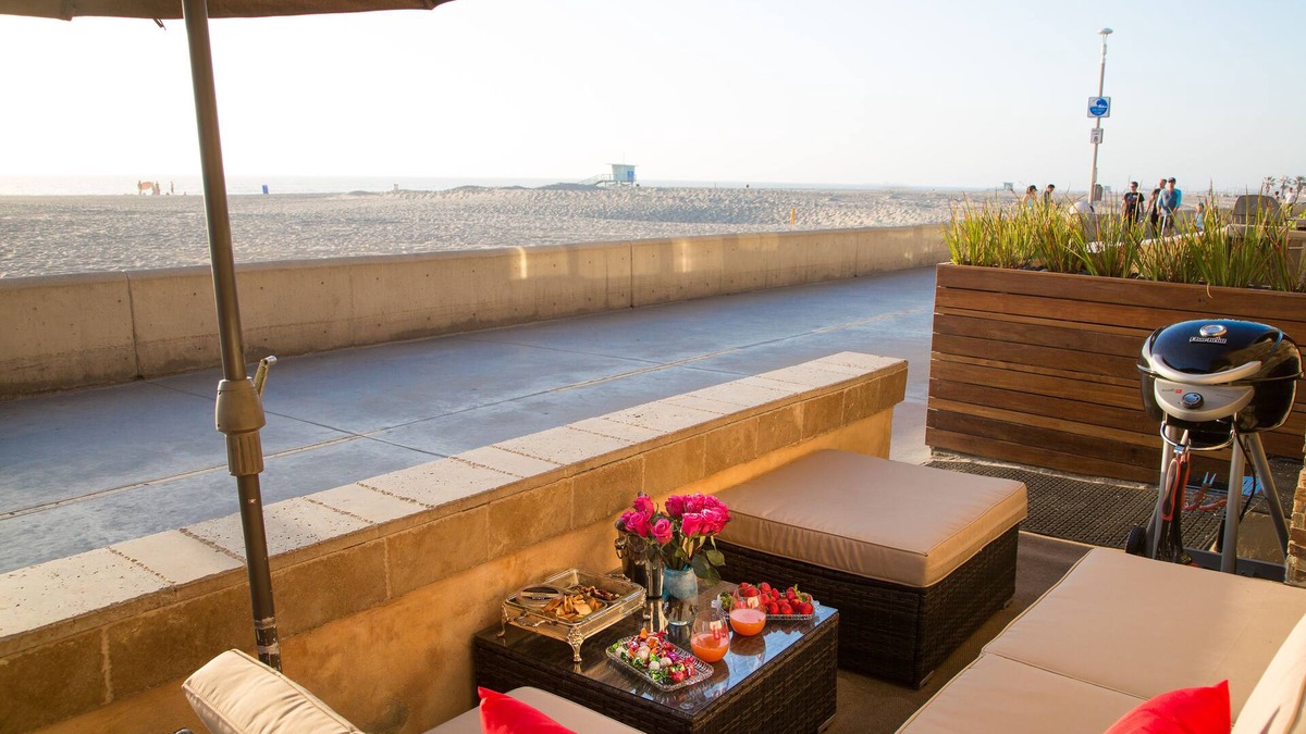 Hermosa Beach Apartment | Breathtaking Oceanfront Accomm.: "Best in Class" Recipient for Vacation Rentals