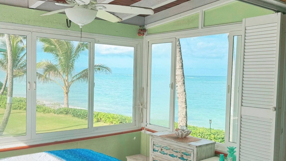 Punaluu Cottage | Breathtaking Ocean Views Beach Cottage