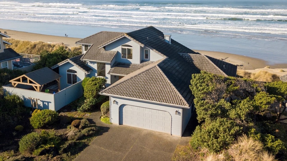 Florence House | Breathtaking Oceanfront Getaway nDiscounted Rates 11/1/2024 - 4/30/2025