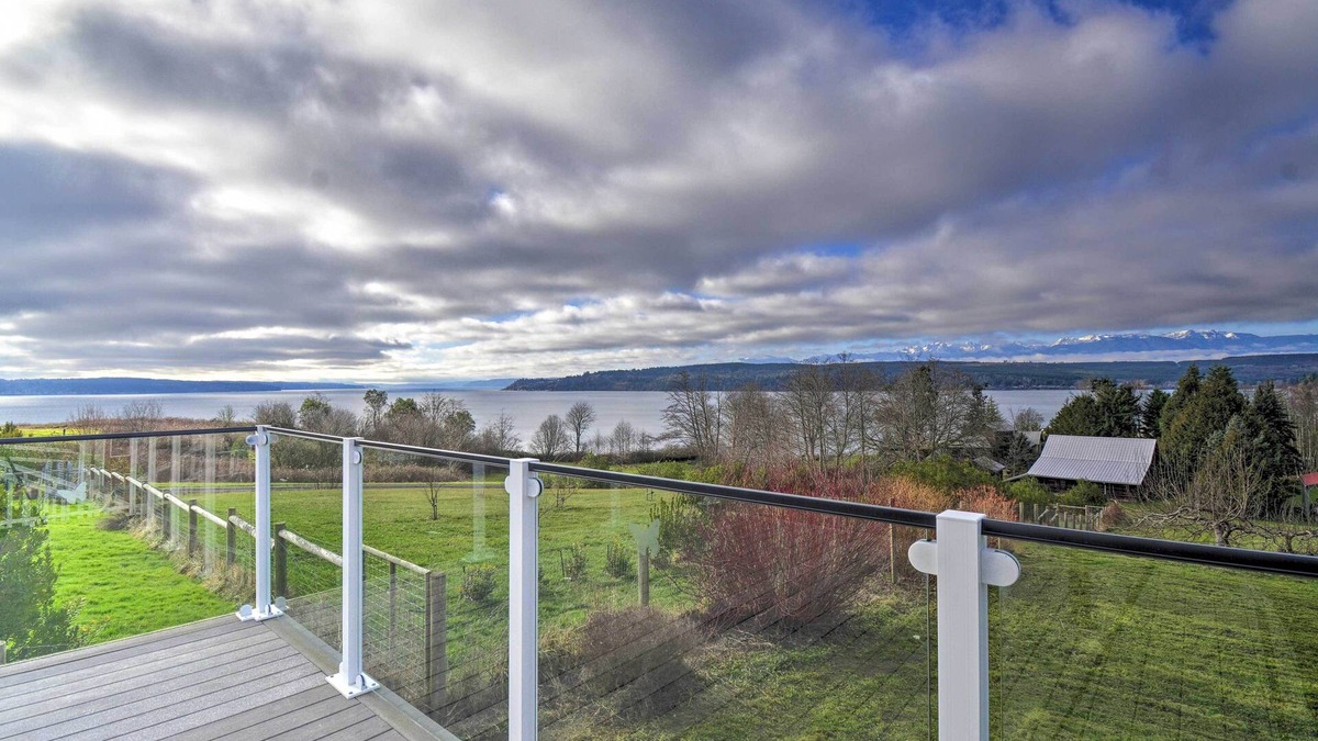 Port Ludlow House | Breathtaking Port Ludlow Home w/Deck & Yard
