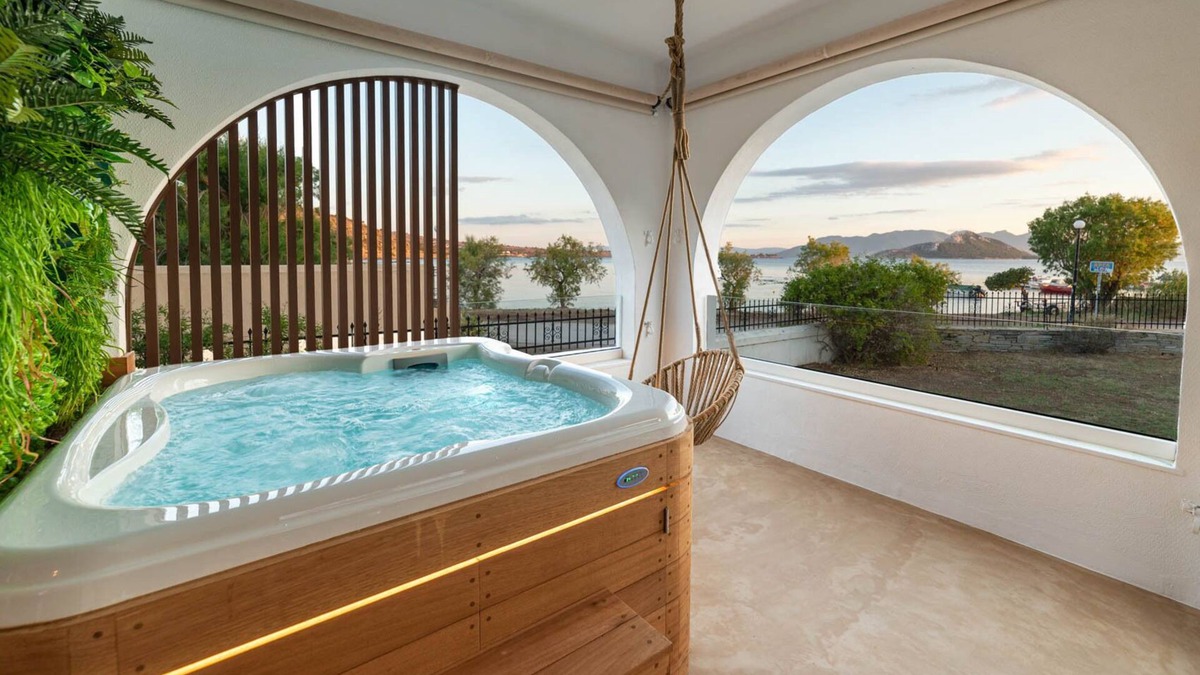 Kontos Apartment | Breathtaking Sea View With Jacuzzi for Couples and Families