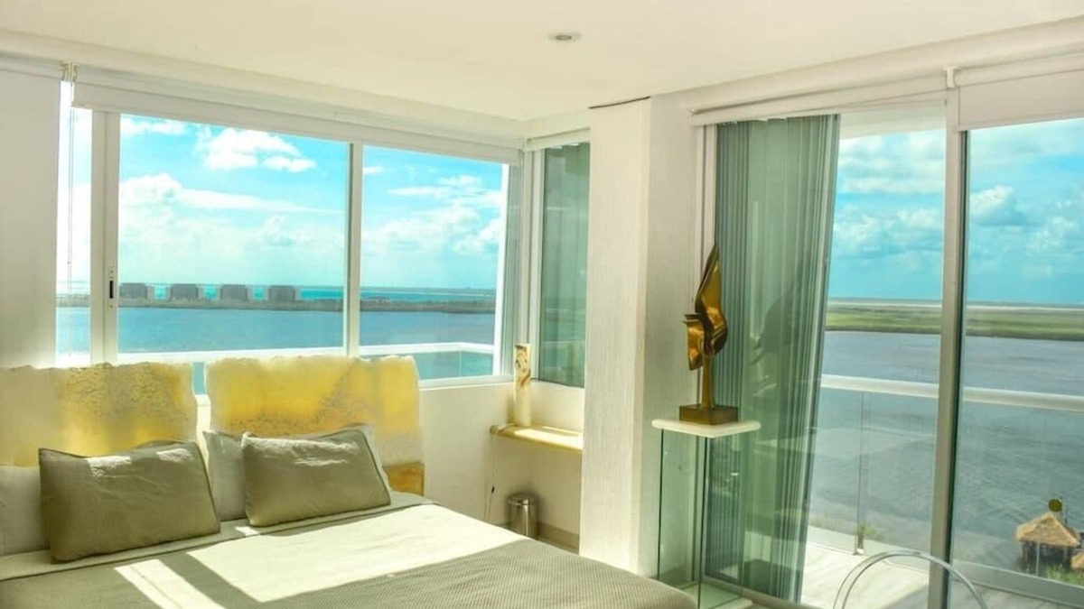 Zona Hotelera Condo | breathtaking studio, w/ocean and lagoon views, amazing wrap around balcony,.