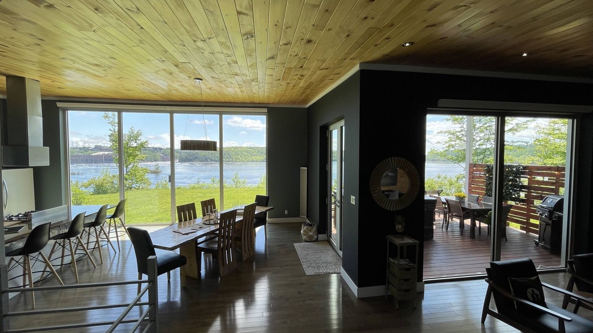 Mauricie Apartment | Breathtaking views, 2 spas, sauna, steam room.