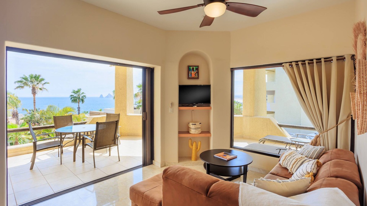 Cabo Bello Condo | Breathtaking Views of Ocean & Arch in Delightful 1 Bedroom Condo