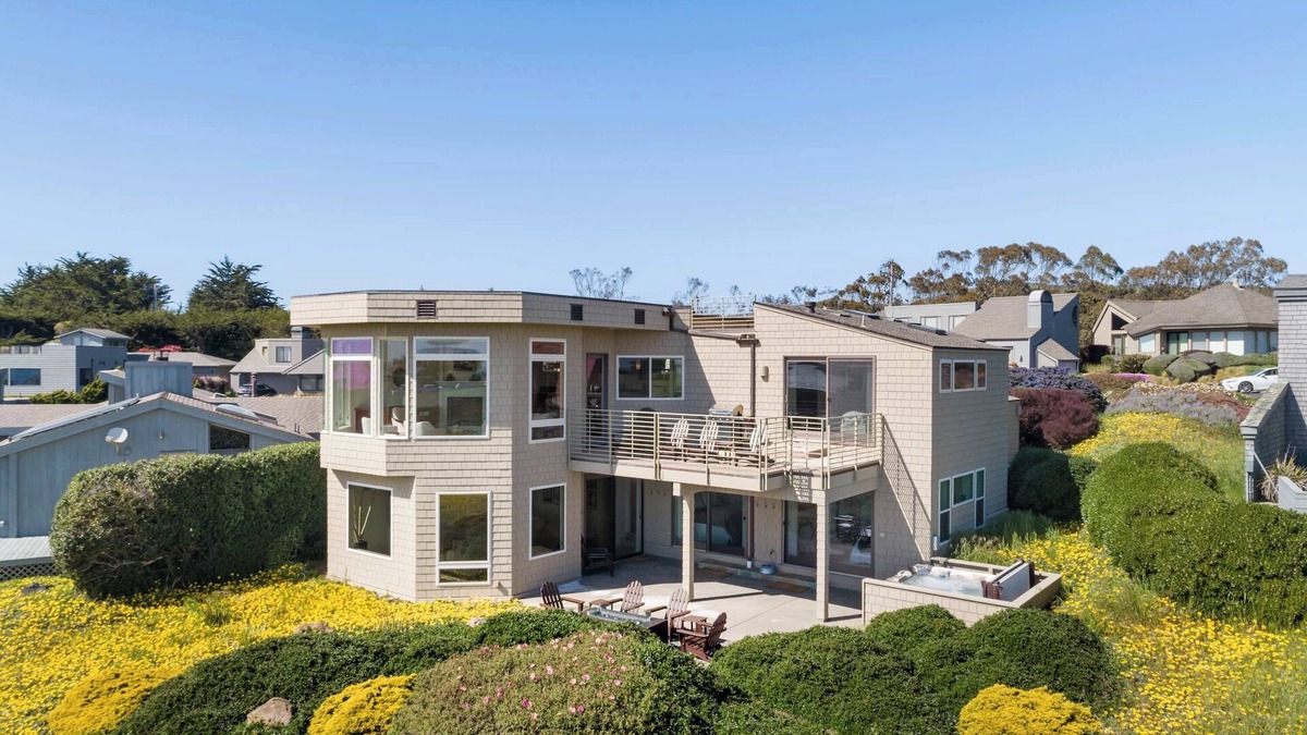 Bodega Bay House | Breathtaking Views | Gourmet Kitchen | Hot Tub