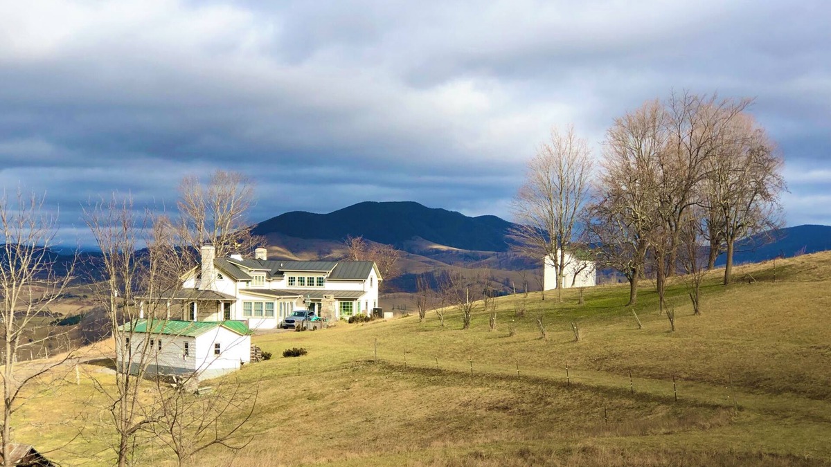 Blue Grass House | Breathtaking views! Luxuriously appointed. Deeply relaxing.