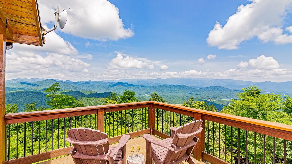 Old Fort Cabin | Breathtaking Views of 7 Mountain Ranges - Close to Asheville