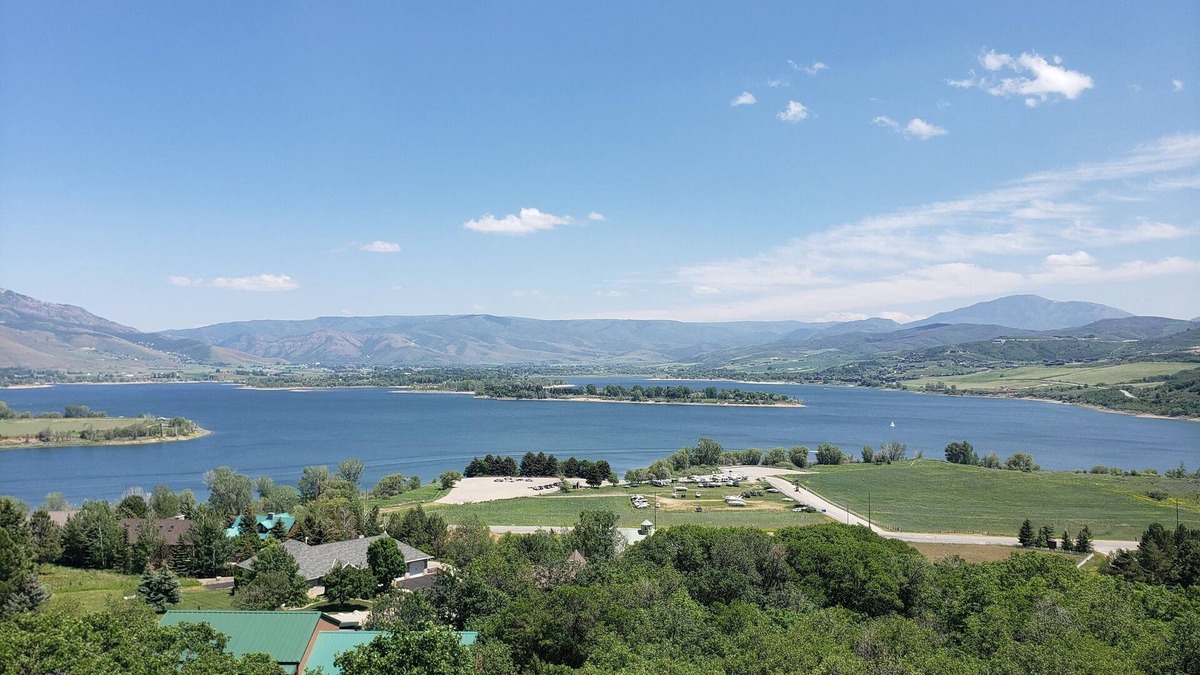 Eden House | Breathtaking Views! PRIVATE INDOOR POOL, Outdoor Hot Tub, Sauna, Game Room & Gym