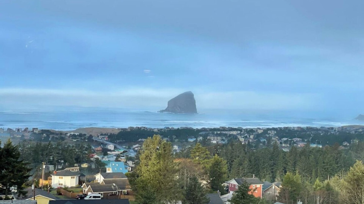 Pacific City House | Breathtaking Views & Elevator! Room for Everyone!