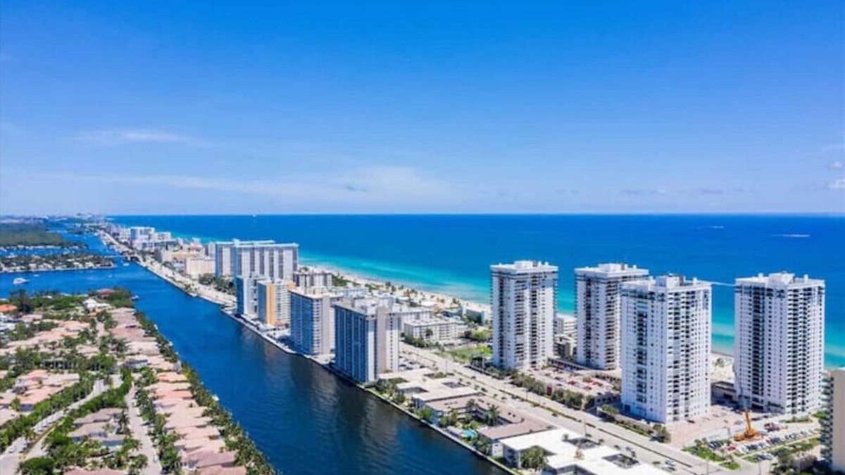 Hollywood South Central Beach Condo | Breathtaking water view condo
