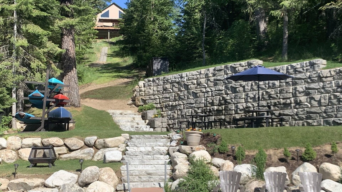 Hayden House | Breathtakingly beautiful, all season, all occasion lake front getaway!