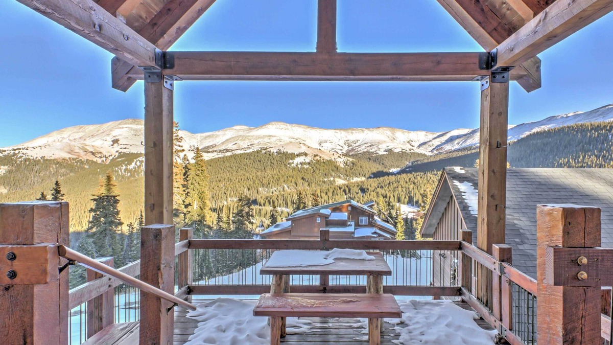 Quandary Village House | Breckenridge 'Sky Lodge' w/Hot Tub + Gas Grill!