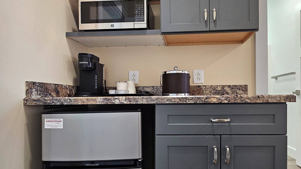 Grove City Hotel | Breckenridge Suites