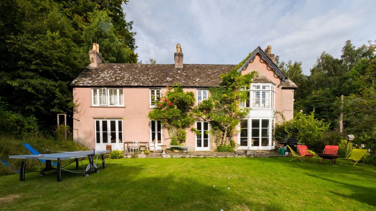 Crickhowell House | Brecon Beacons Country Home, sleeps 15+ family/pet friendly, perfect for walking