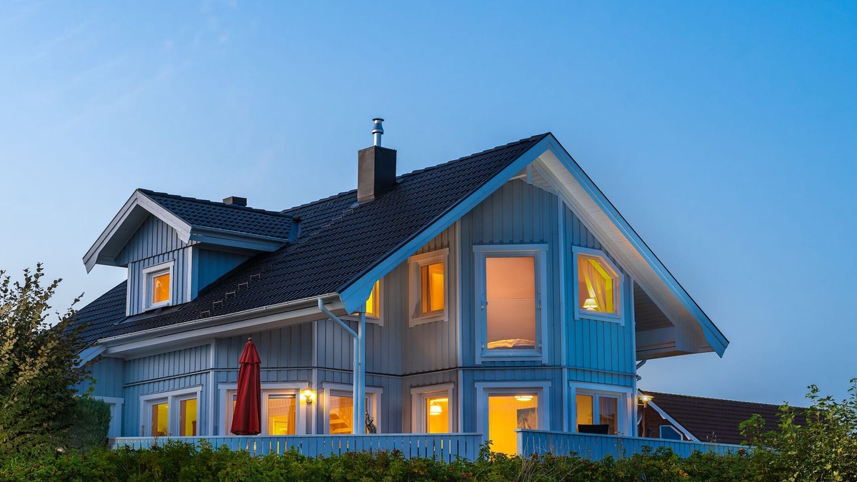 Kopperby House | Breeze 71 - Schwedenhaus, 1. Reihe am Wasser, Kamin, 3 Bäder, PKW E-ladesäule