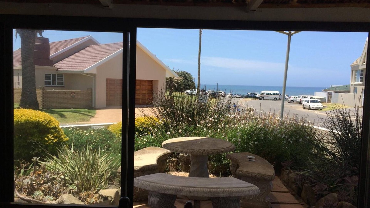 Kidd's Beach Bed & Breakfast | Breeze Inn Bed and Breakfast