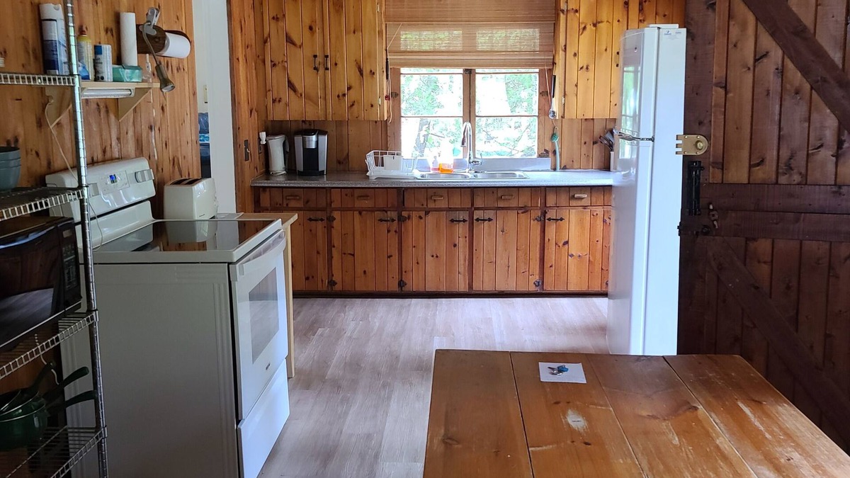 Tobermory Cottage | Breezy Bay Waterfront Cottage