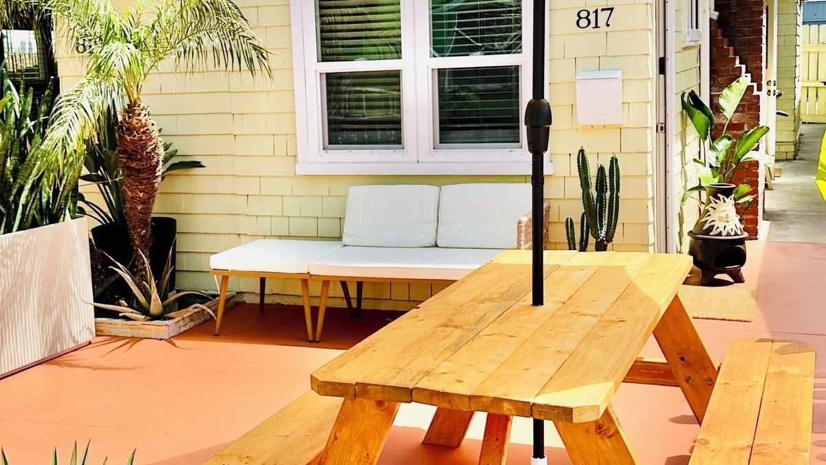 San Diego Cottage | Breezy Bayside Escape — Cottage with Patio in Heart of Mission Beach