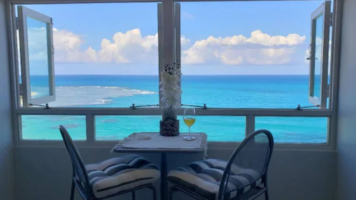 Vilomar Apartment | Breezy Beachfront apt. View of Paradise