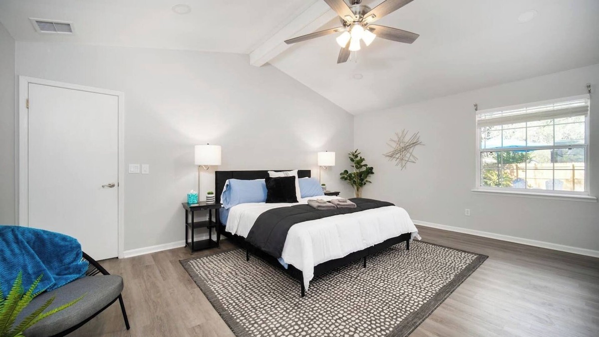 Del Rio House | ~Breezy Blue Bliss Sleeps 13 Cool Pool~
