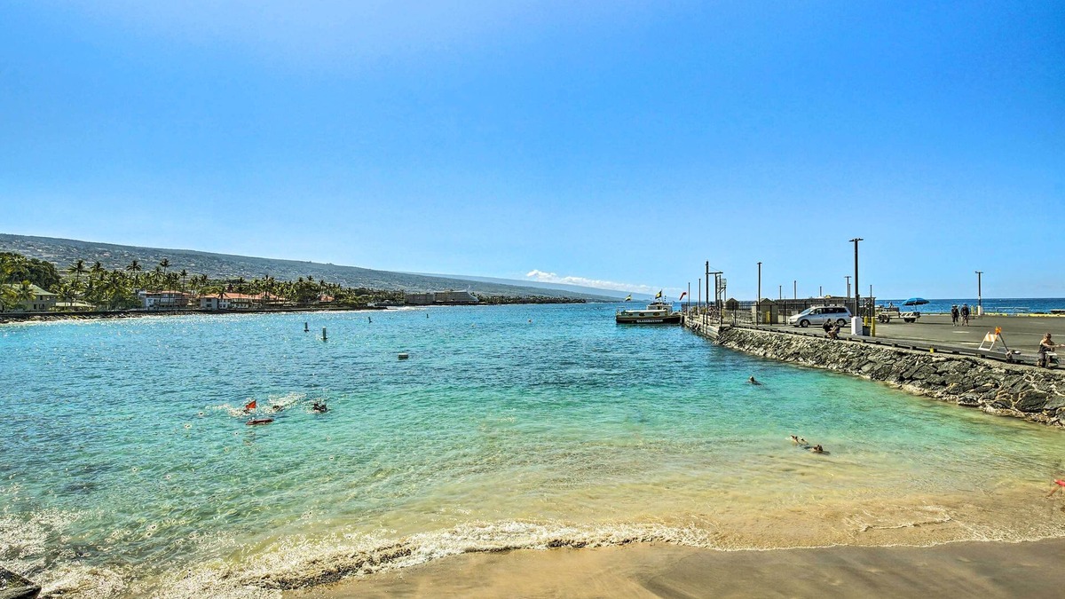Historic Kailua Village Apartment | Breezy Condo w/Screened Lanai in Kailua-kona!