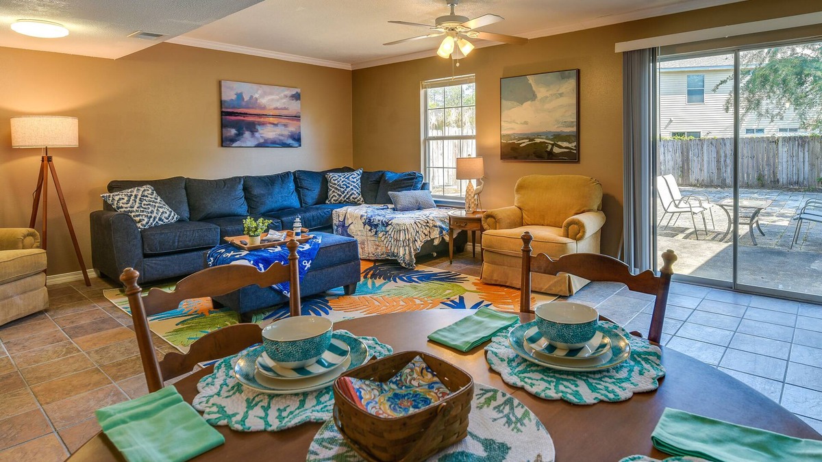 Wright House | Breezy Fort Walton Townhome ~ 5 Mi to Beach!