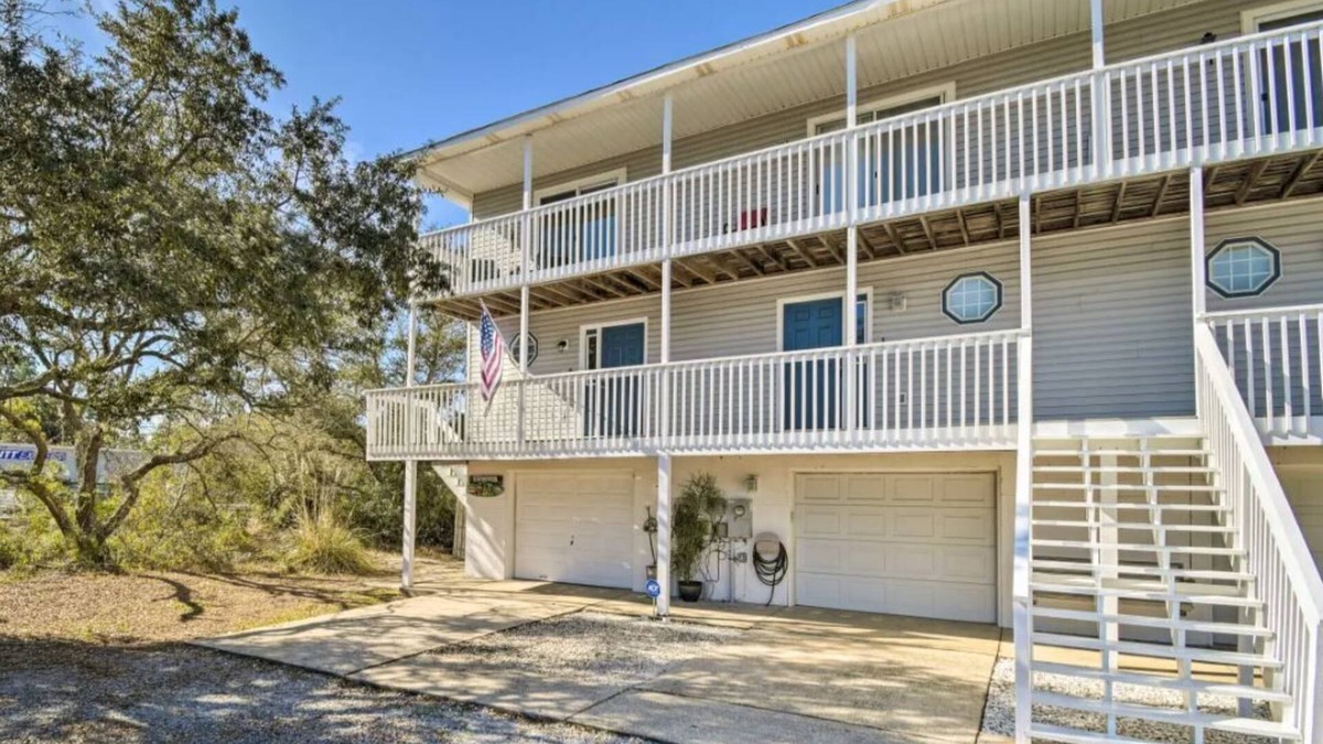 Ono Island House | Breezy Heights Perdido Key: Sleeps 6-8 & Pet Friendly