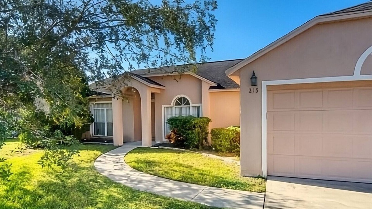 Briargrove House | Briargrove - Well locate Pool Home close to Parks
