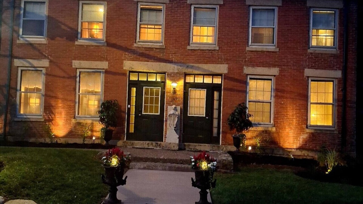 Galena House | Briarstone Inn | Historic 7-Room Inn w/Private Baths | Walk to Downtown Galena