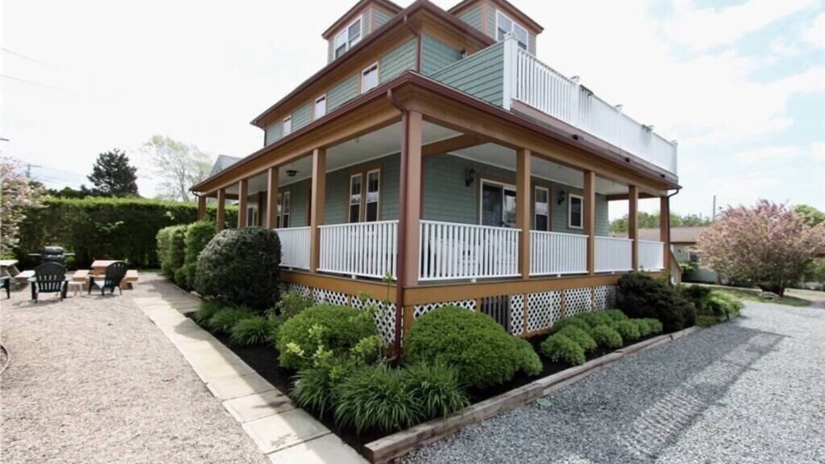 Newport House | Briarwood Multifamily