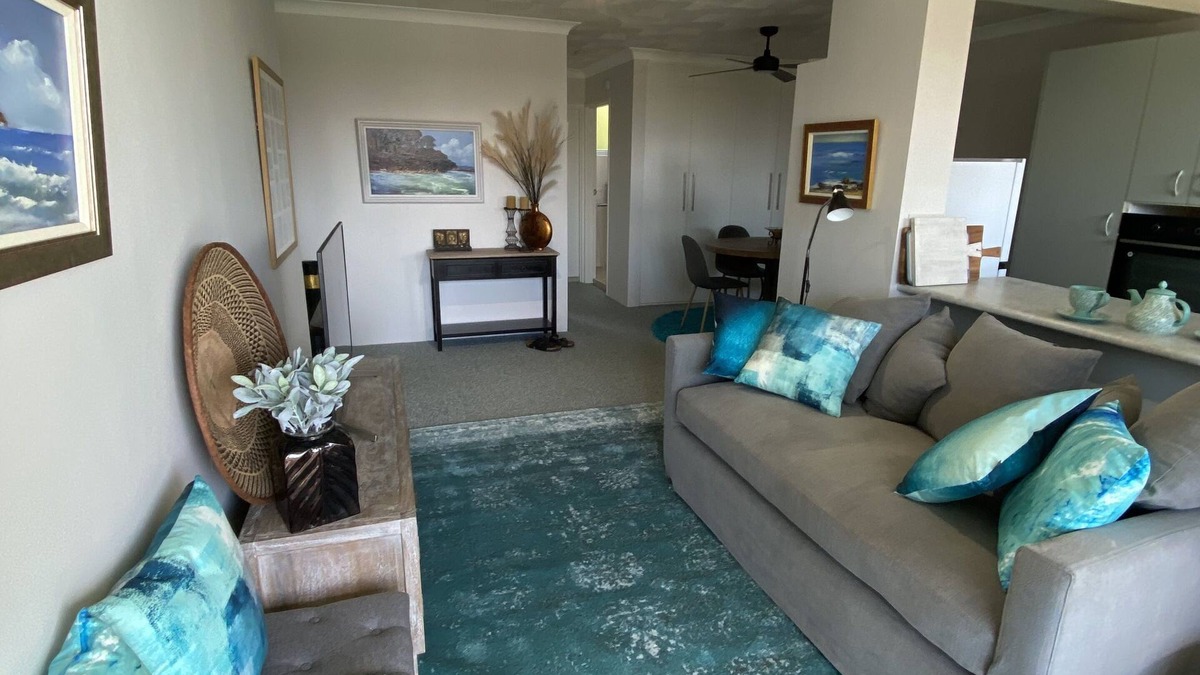 Bongaree Apartment | Bribie Island | Pool & 100 metres to Bongaree Beach and Shops