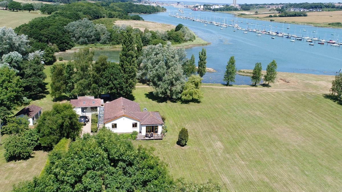 Whippingham Cottage | Brickworks and Vines - Luxury Cottages