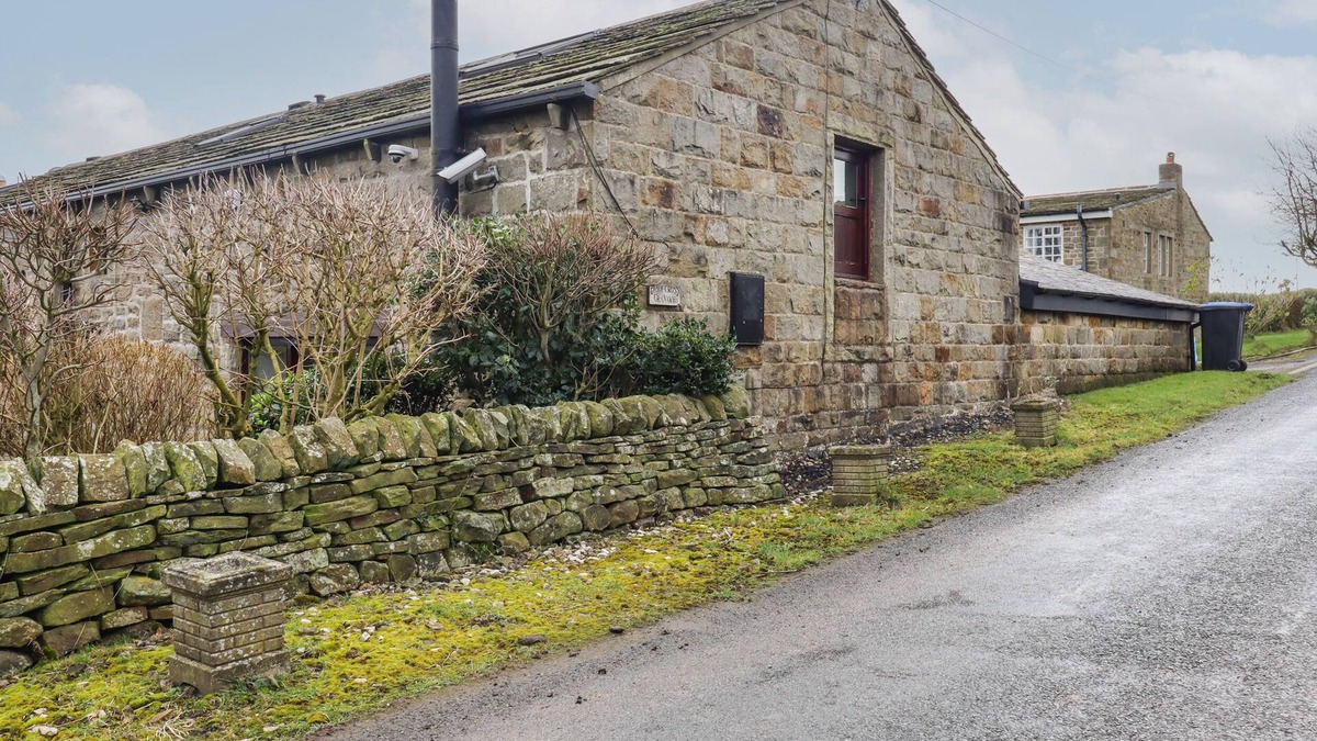 Otley Cottage | BRIDE CROSS GRANARY, romantic, character holiday cottage in Otley