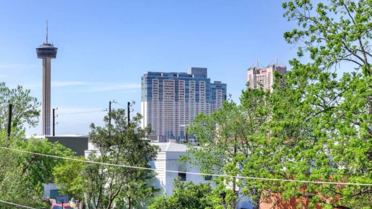 Near East Side House | Bridge - A Birdy Vacation Rental