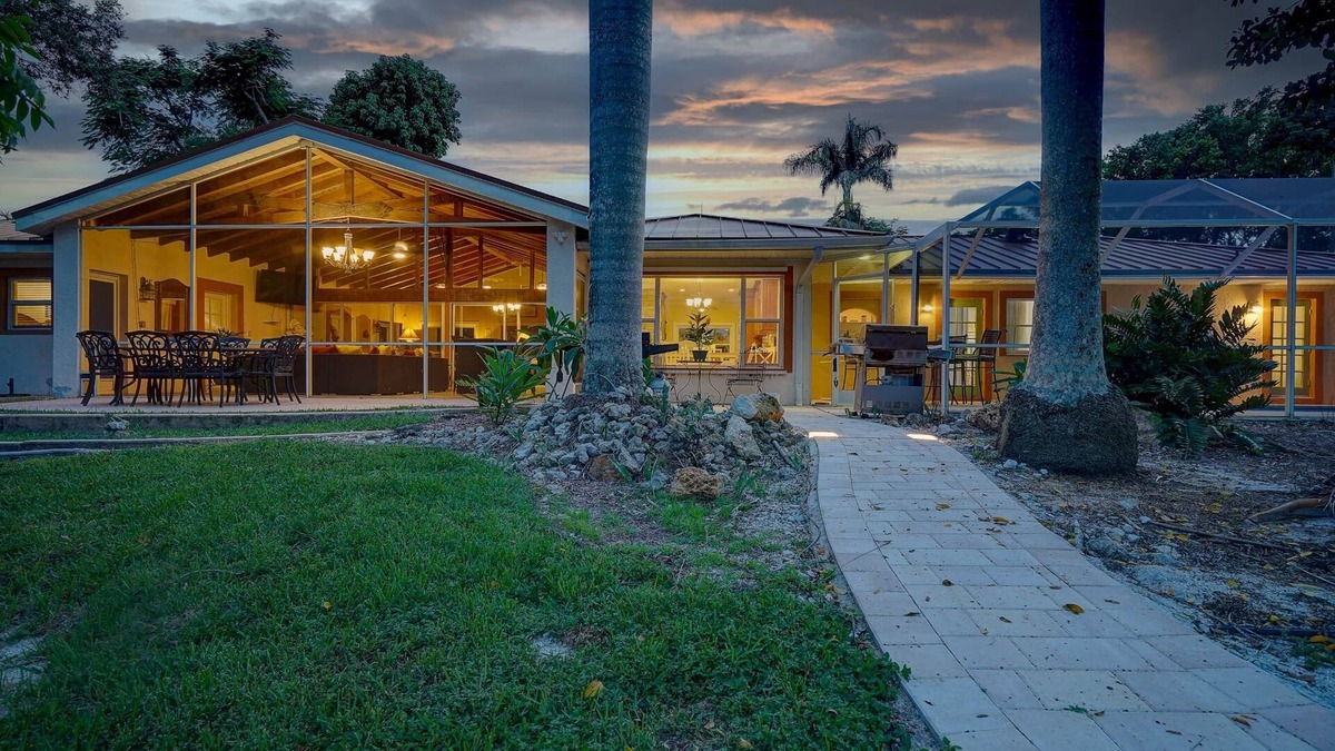 North Fort Myers House | Bridge Escape in North Fort Myers, FL