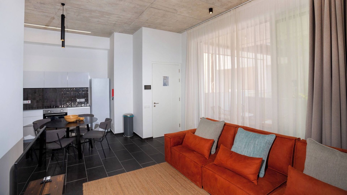 Historical Center Apartment | Bridge House 103 - 2Br Modern Apt close to beach and city centre