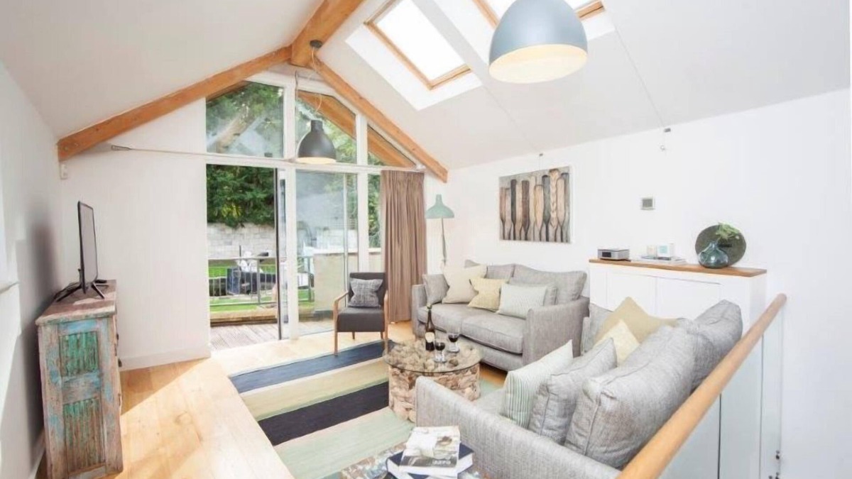 Bath House | Bridge Lock Mews | Luxury Canal Front Mews House - with parking