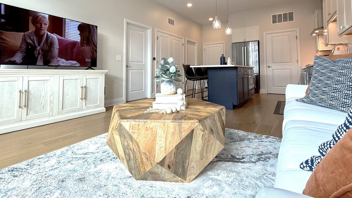 Dublin Condo | Bridge Park ~ Dublin 1BR/1BA Wonderfully Decorated