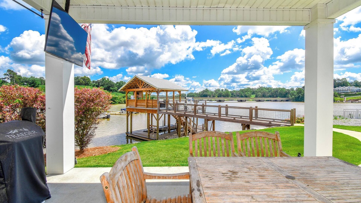 Alexander City House | Bridge View Retreat, Bridge View Retreat- Luxurious 4Br -Lake Martin Home