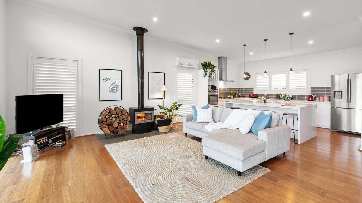 Bonnie Doon House | Bridge Water Views - Waterfront