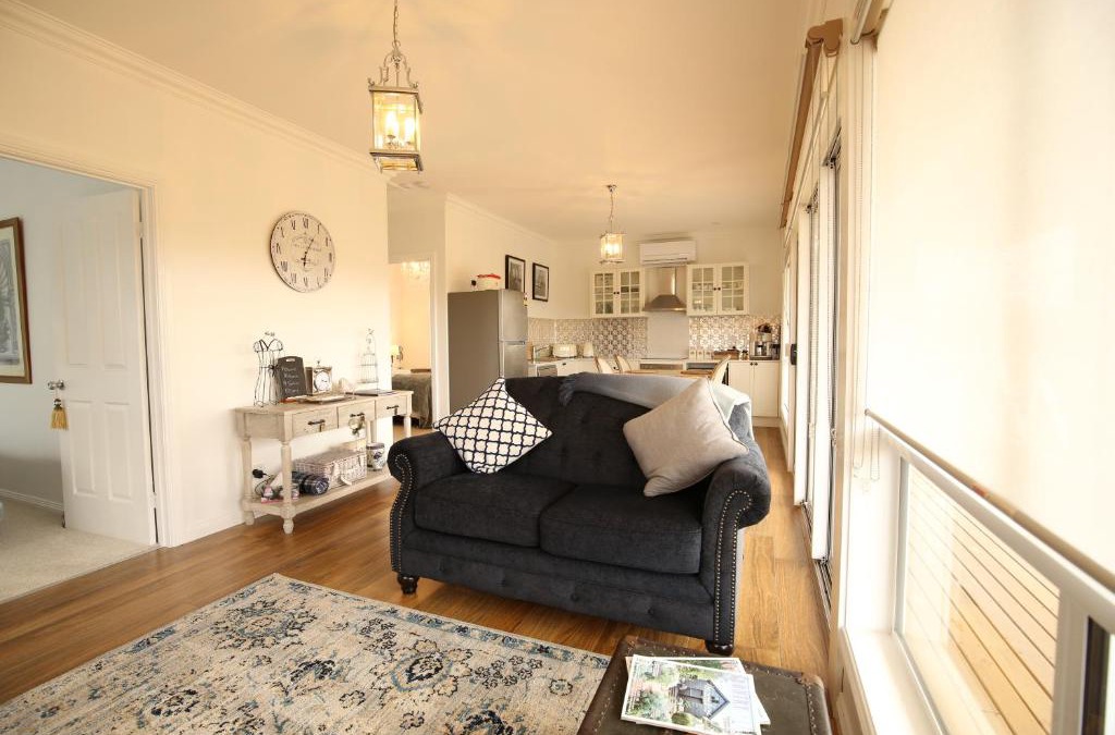 Richmond Villa | Bridgecroft Villa - French Provincial in Richmond with spa