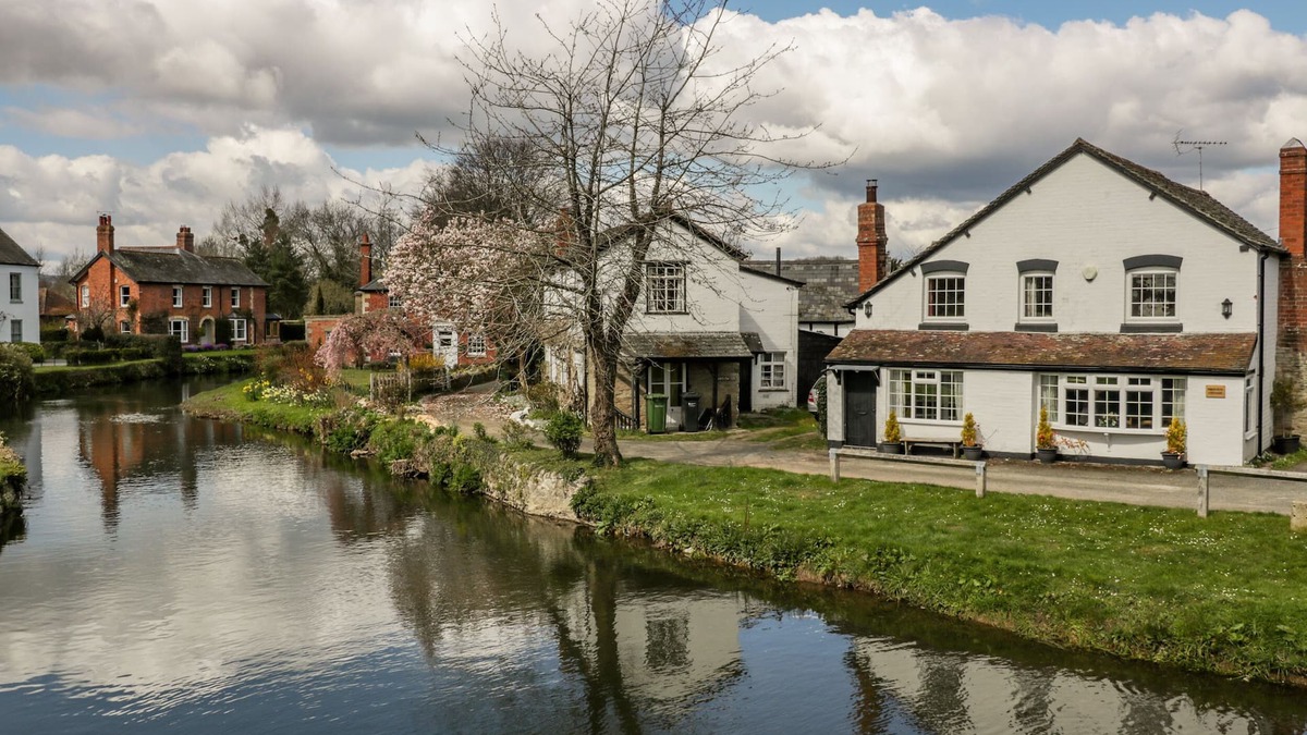 Eardisland Cottage | BRIDGEND COTTAGE, pet friendly, with open fire in Eardisland