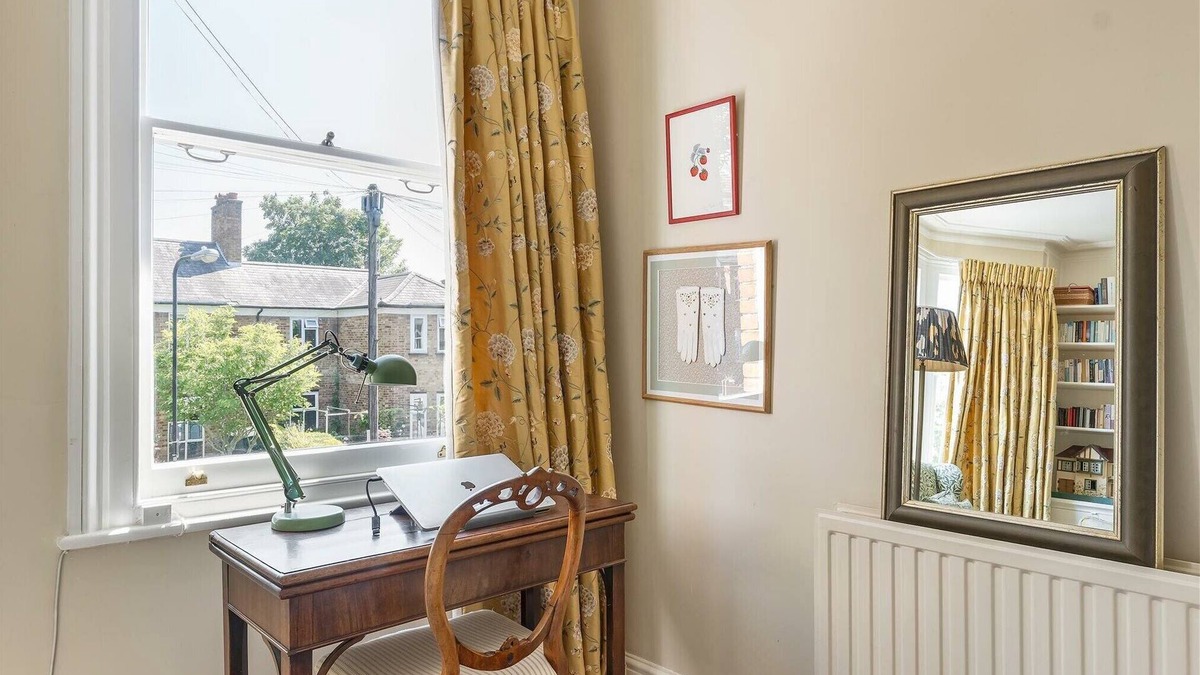 Walthamstow Apartment | Bridgerton inspired 1 bed apartment, 5 mins to Walthamstow village and tube.