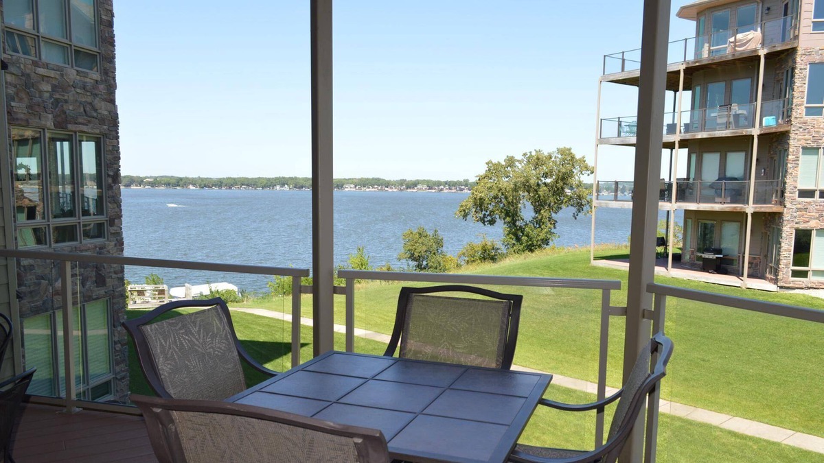 Center Grove Villa | Bridges Bay Resort Newport Building 202