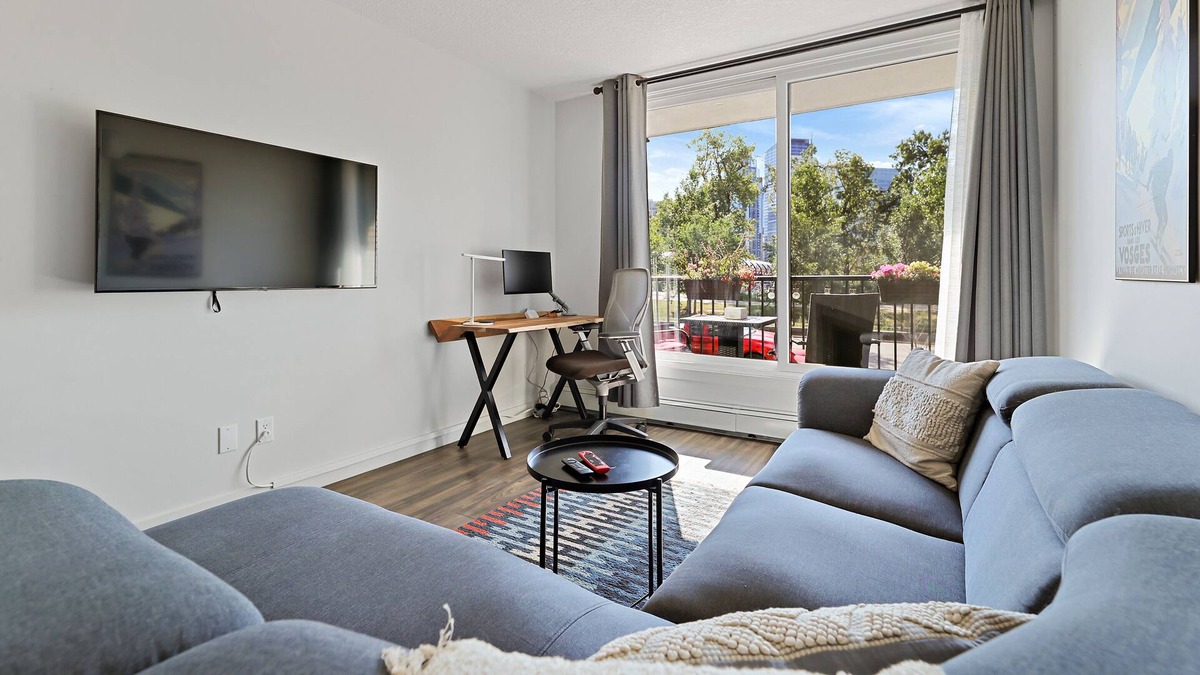 Sunnyside Condo | Bridgeview #1 - 1BR condo with free parking