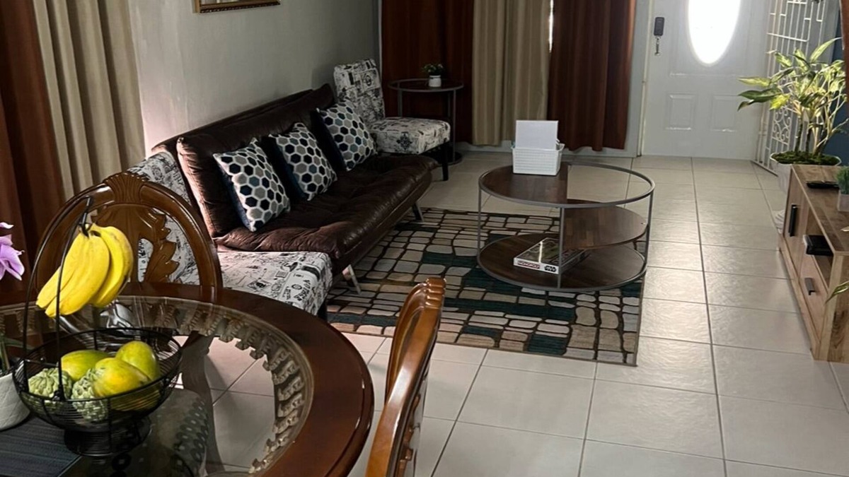 Portmore House | BridgeView Townhouse 20 mins from Hellshire Beach