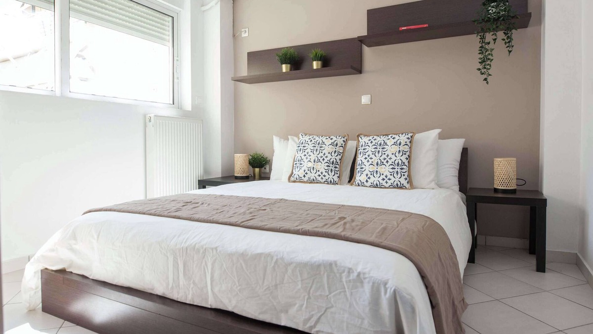 Ampelokipoi Apartment | Bright 1 Bd Apt in Ampelokipoi with Balcony