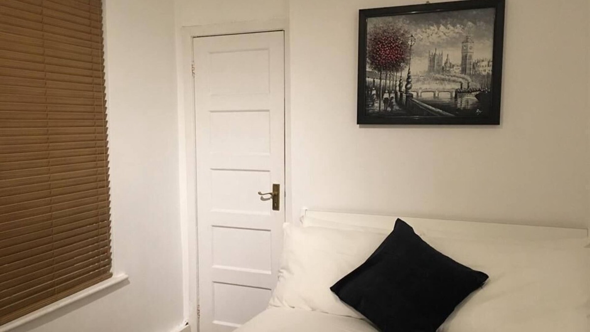 Brixton Apartment | Bright 1 bed apartment in Brixton + WiFi