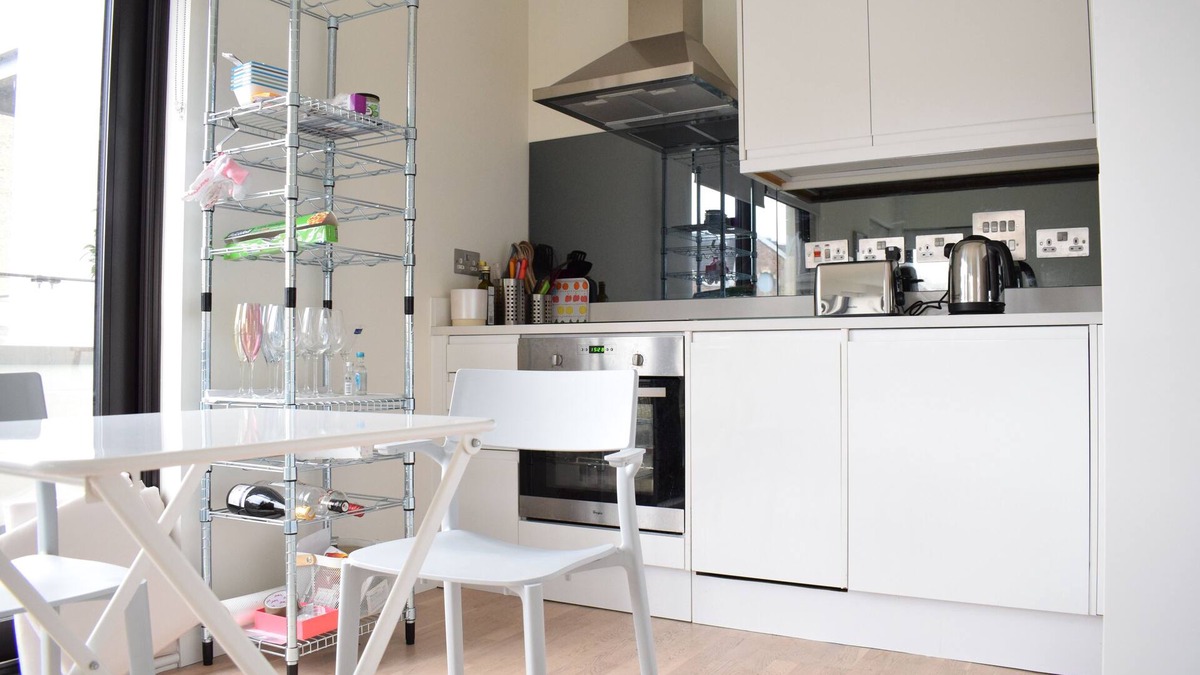 St. George's Apartment | Bright 1 Bed Flat in North London With Balcony